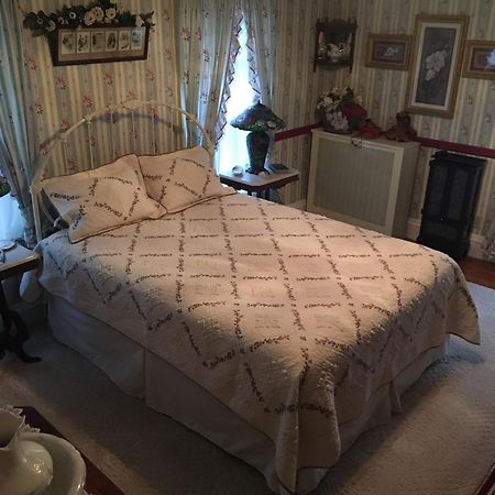 Raindrops On Roses Bed & Breakfast Herkimer Eksteriør bilde