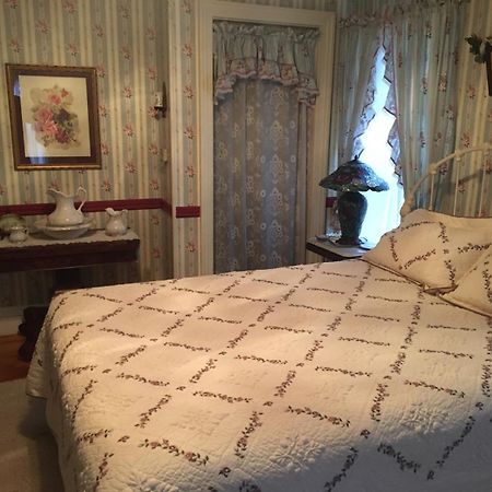 Raindrops On Roses Bed & Breakfast Herkimer Eksteriør bilde